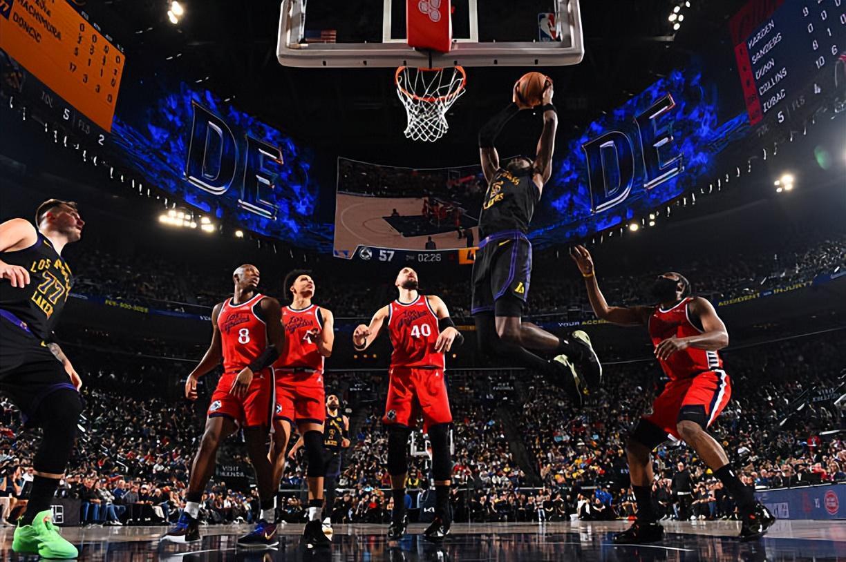 星空体育足球直播-被快船各种打爆,湖人内线支柱莫名其妙又一次彻底丧气了?