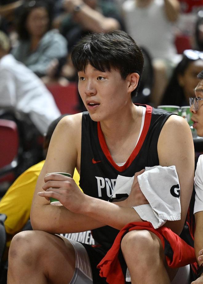 朱芳雨当年打错人了？杨瀚森近期打最好一场，仍被临时主帅踢出队